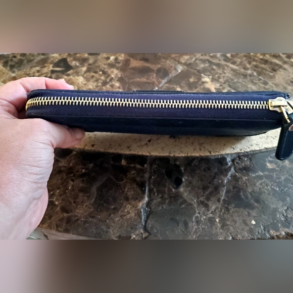 Gucci Hilary Bright Diamante Leather Zip around wallet Navy NWOT - Picture 8 of 9